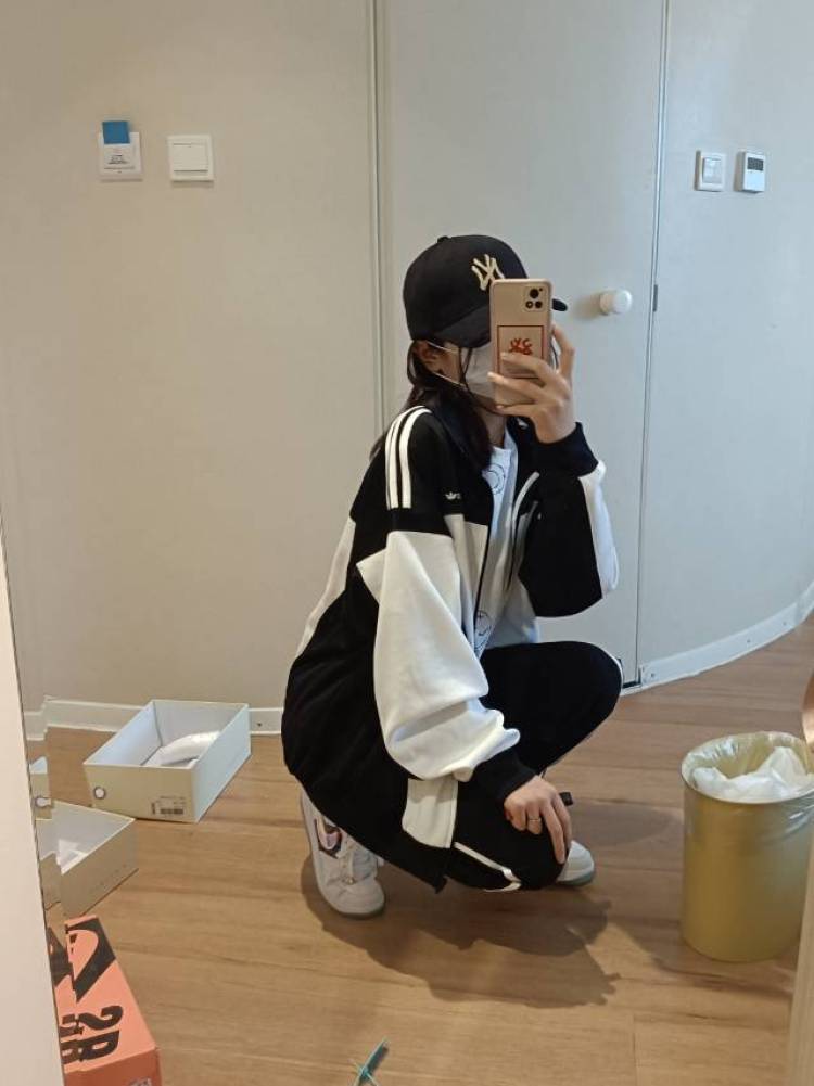 奈小沫-山东省·临沂市·费县-抖音，快手，***-一个新人，主要是想接买家秀，和寄拍的单子，是一名学生，身高170体重95斤，不拖，诚信合作，效果好可以长期合作🙋🙋