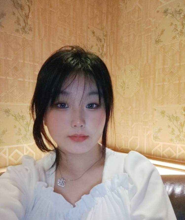 普信女™-山东省·济南市·章丘区--做寄拍 摆拍 身高173 体重130 诚信交易可以弄衣服 首饰 包包 等 不限款式