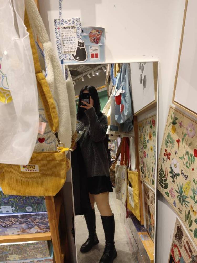 普信女™-山东省·济南市·章丘区--做寄拍 摆拍 身高173 体重130  诚信交易可以弄衣服 首饰 包包 等 不限款式