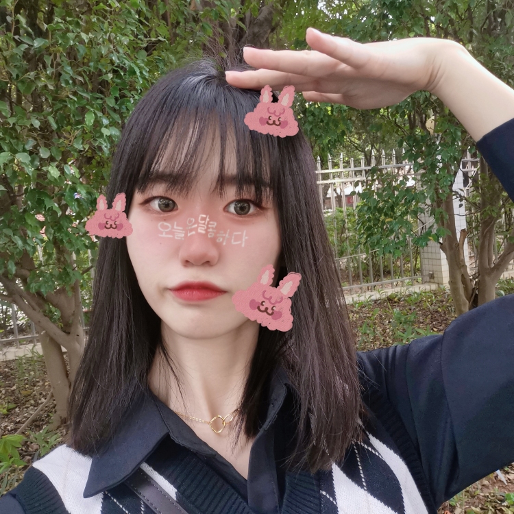 一见倾心-广东省·广州市·天河区--本人偏瘦,露锁骨,耳朵,手模局部都好看,有空喜欢约拍,尝试各种风格,周末有空,小白刚开始,请别介意