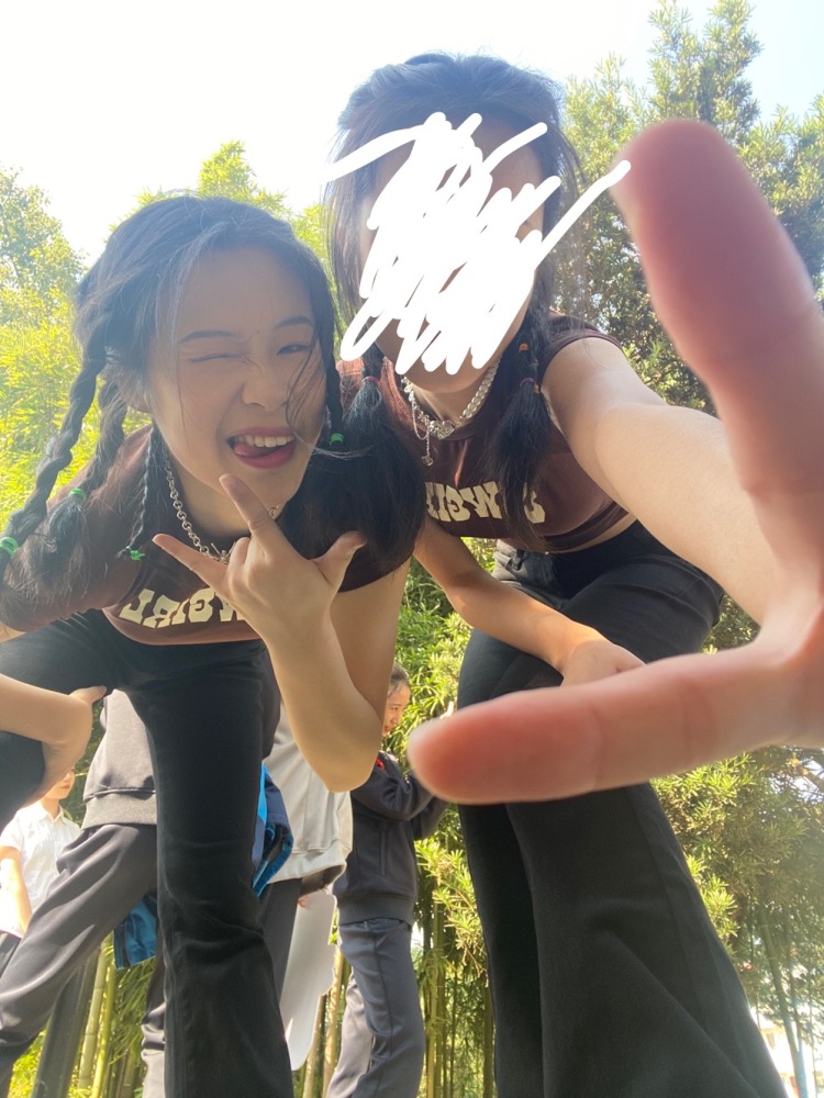 veve-浙江省·金华市·婺城区--我是一个学生 参加时装模特省统考的学生 身高166体重50kg 我有较好的亲和力和与人交流能力 我想靠自己努力赚到一点点生活费 希望大家可以给我一次机会谢谢