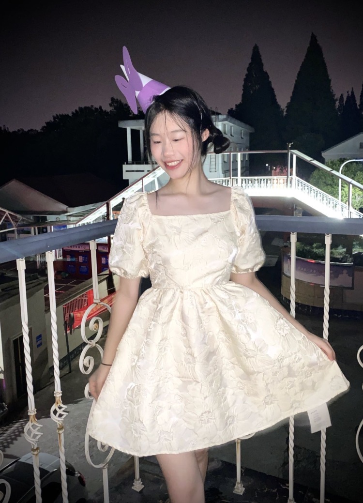 veve-浙江省·金华市·婺城区--我是一个学生 参加时装模特省统考的学生 身高166体重50kg 我有较好的亲和力和与人交流能力 我想靠自己努力赚到一点点生活费 希望大家可以给我一次机会谢谢