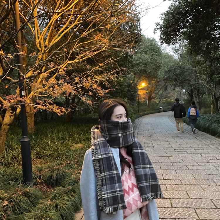 Cx330-浙江省·杭州市·江干区--一个在校大学生,想赚一点零花钱,可接网拍,买家秀,饰品等寄拍!这里是素人一枚!希望商家可以看看我!