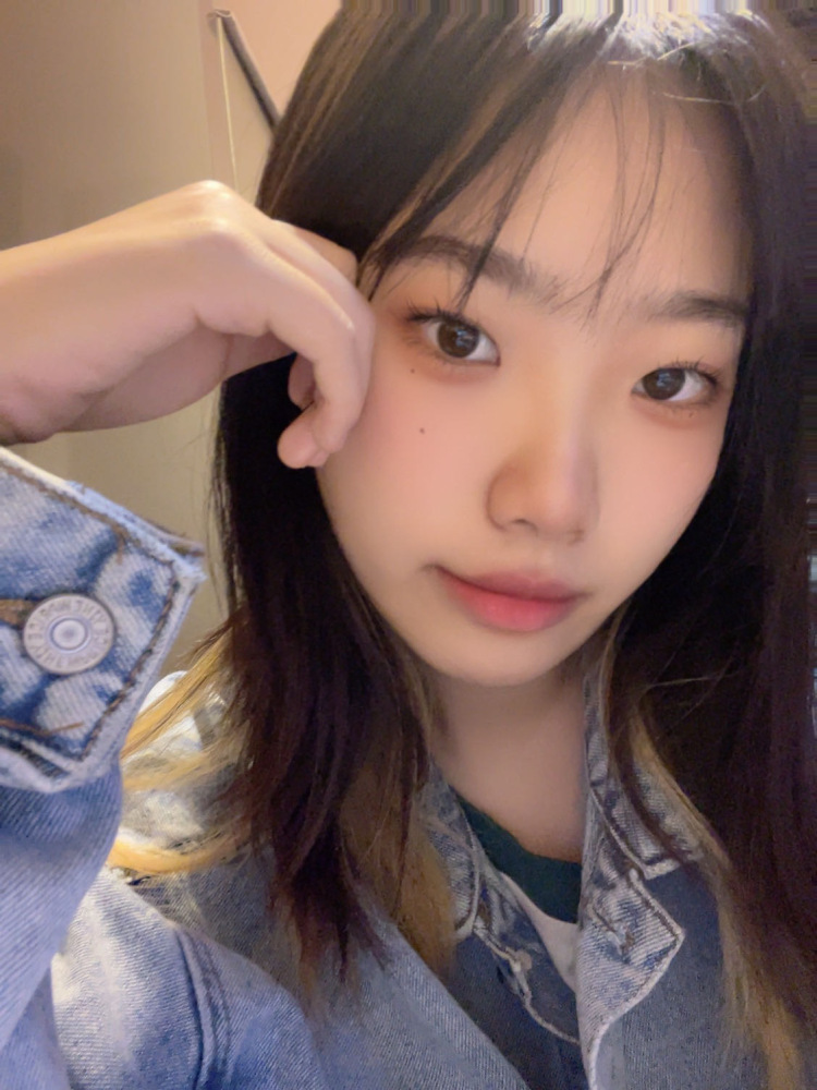 脑袋空空-辽宁省·大连市·甘井子区--可接寄拍单，买家秀，会拍照，善于修图，鞋，衣服，帽子都可，可接的风格多样，有相机设备