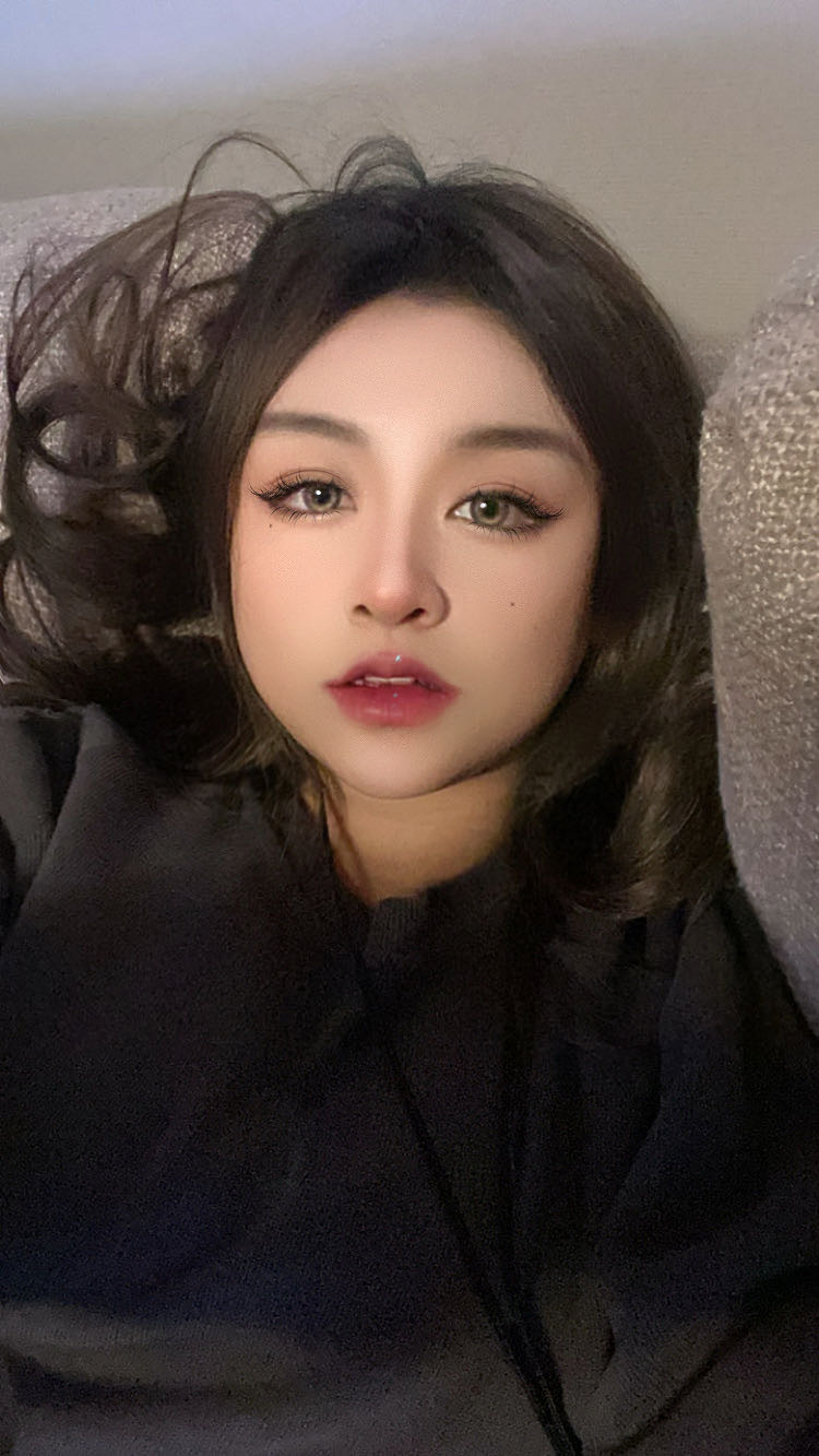 祭祀🦋-辽宁省·营口市·鲅鱼圈区--接寄拍(服装类彩妆类)会修图 身高155 体重104斤 鞋码38 苹果11拍摄