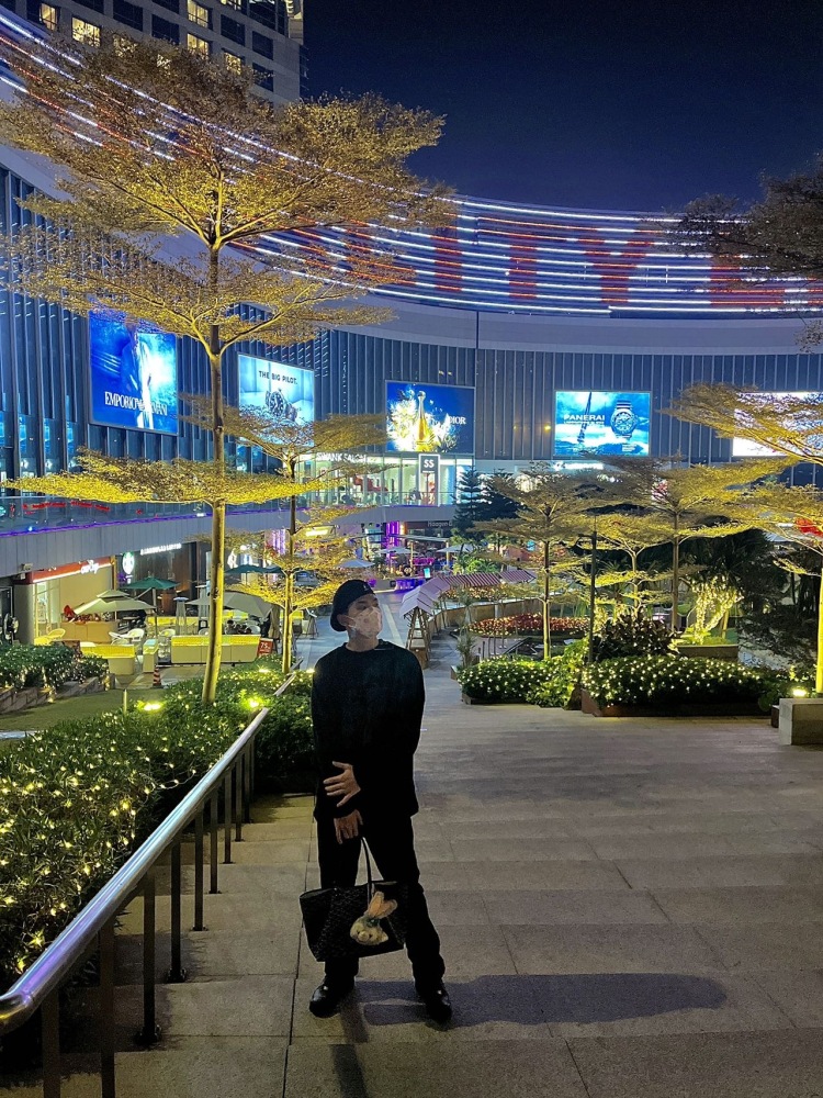小黄同学-福建省·厦门市·思明区--需求:接寄拍
风格:潮流穿搭风格
身高:175
体重:120
可尝试各种风格
自己会修图
价格合适就接