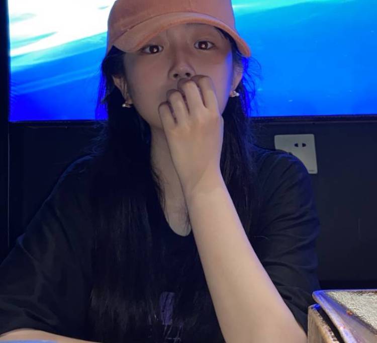 巴啦啦-吉林省·长春市·朝阳区--美术生,会p图会拍照,接寄拍或送拍,下面照片是自己平时的照片