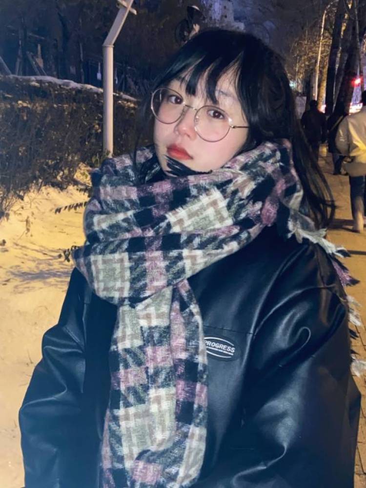 巴啦啦-吉林省·长春市·朝阳区--美术生,会p图会拍照,接寄拍或送拍,下面照片是自己平时的照片