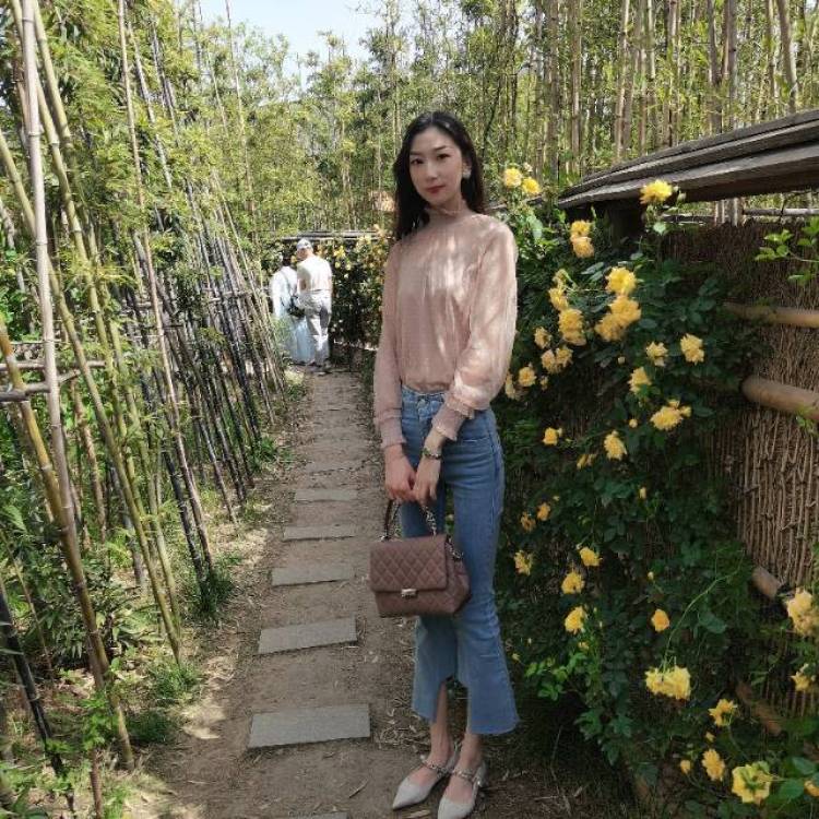 💕 亻九-陕西省·西安市·雁塔区--接寄拍买家秀，平时也喜欢买衣服，拍照，服饰配饰都可接，欢迎各位商家来合作