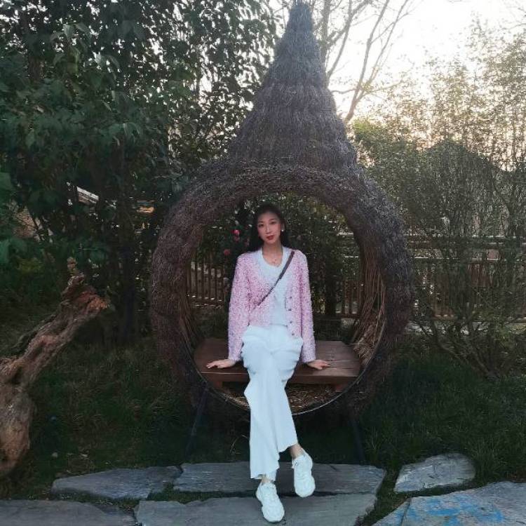 💕 亻九-陕西省·西安市·雁塔区--接寄拍买家秀，平时也喜欢买衣服，拍照，服饰配饰都可接，欢迎各位商家来合作