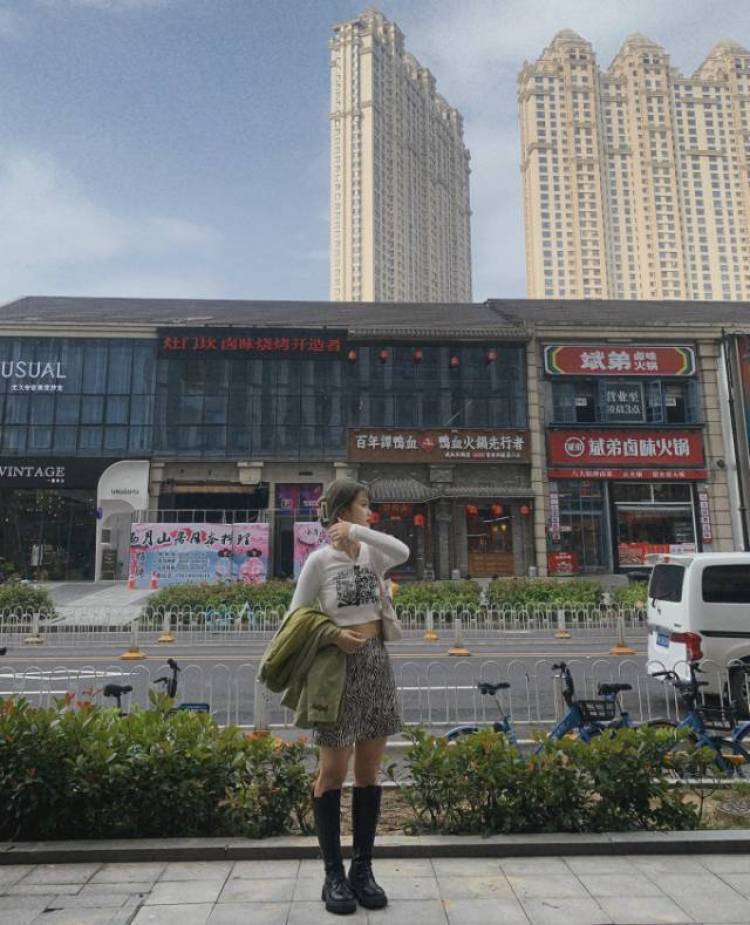 慢慢-湖北省·襄阳市·樊城区--爱好穿搭 摄影 会拍照 会p图 大学生一枚 时间自由 买家秀 淘宝逛逛种草带货 短视频vlog创作 开箱测评 免费试用
