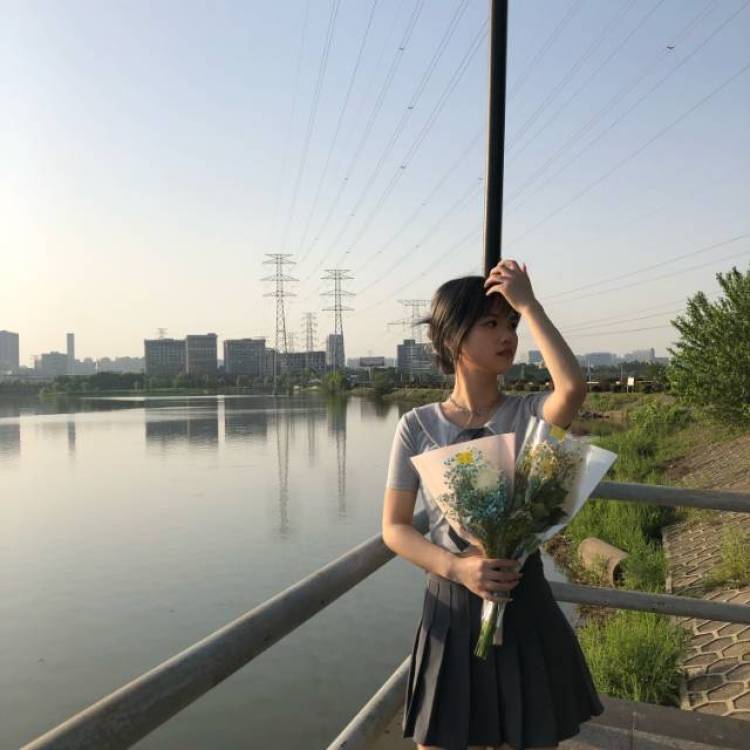 慢慢-湖北省·襄阳市·樊城区--爱好穿搭 摄影 会拍照 会p图 大学生一枚 时间自由 买家秀 淘宝逛逛种草带货 短视频vlog创作 开箱测评 免费试用