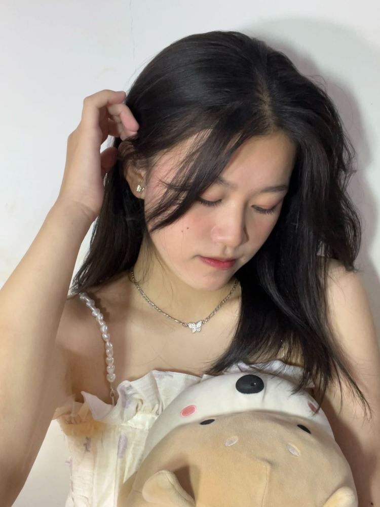美女爱赖床-福建省·福州市·鼓楼区-抖音-大家好
在校女高中生 04 风格多变 希望可以接到买家秀 寄拍 身高168体重105