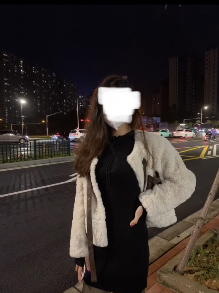 是Shmily.-广西壮族自治区·崇左市·江州区--哈喽，我是舒涵
是一名大二的学生
我平时喜欢拍照 出图快 不想露脸 可接受寄拍 
身高163 体重86