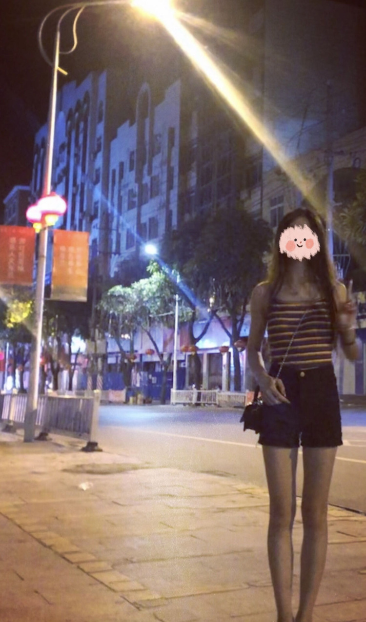 是Shmily.-广西壮族自治区·崇左市·江州区--哈喽，我是舒涵
是一名大二的学生
我平时喜欢拍照 出图快 不想露脸 可接受寄拍 
身高163 体重86