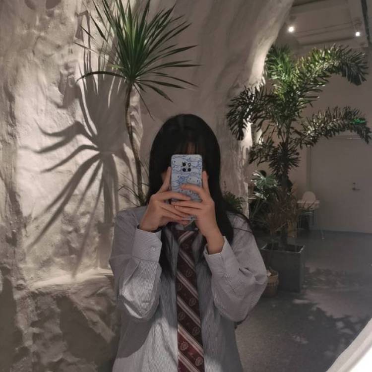 ᯤʸ ᵒ ᵘ-云南省·昆明市·五华区-抖音 ***-接寄拍 三坑 常服 配饰都可身高1620体重52 会拍照 会p图