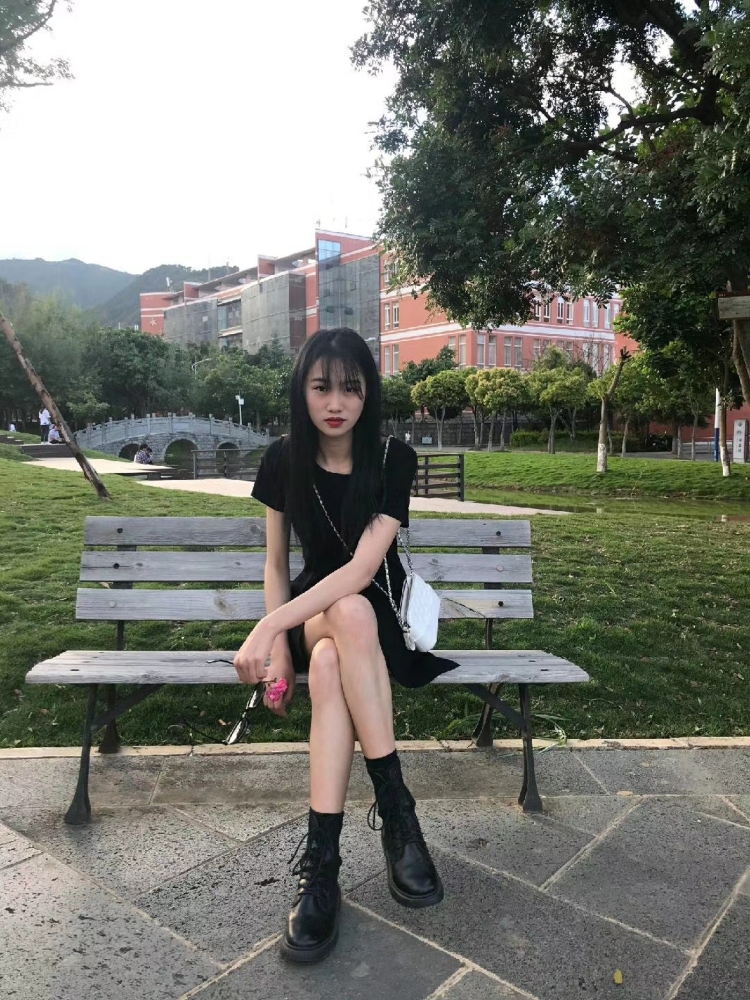 晴天不喝可乐-云南省·楚雄彝族自治州·楚雄市-抖音，微博，快手，***-年龄:22岁身高:168cm体重:44kg特长:舞蹈
接寄拍 送拍 买家秀