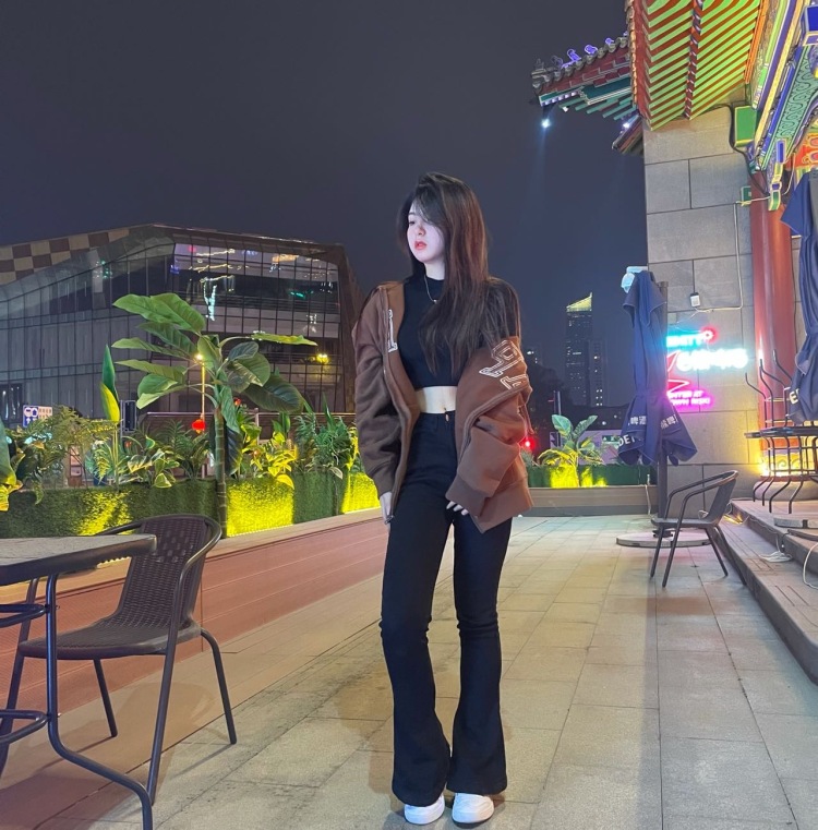 拜托🙏别吃了-辽宁省·抚顺市·新抚区-抖音-影视表演专业生 可接寄拍 买家秀 兼职模特商演 有过拍摄经验 身高163体重96斤 适合风格多样化 甜美 甜辣 汉服皆可 望可以与您合作