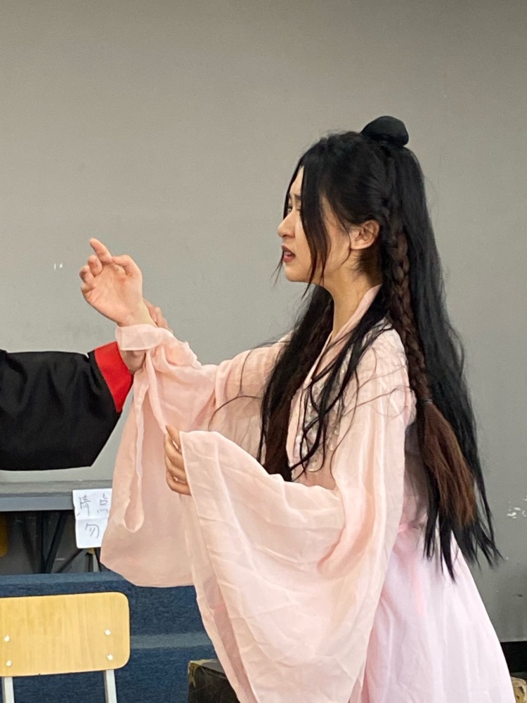 拜托🙏别吃了-辽宁省·抚顺市·新抚区-抖音-影视表演专业生 可接寄拍 买家秀 兼职模特商演 有过拍摄经验 身高163体重96斤 适合风格多样化 甜美 甜辣 汉服皆可 望可以与您合作