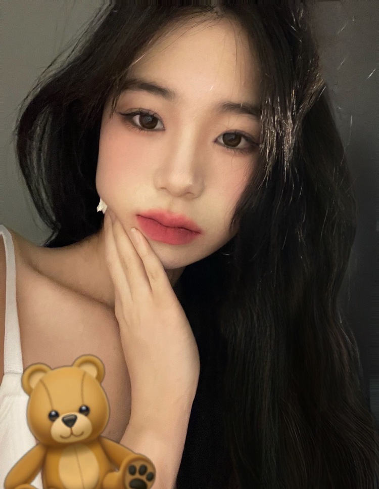 momo-吉林省·长春市·南关区-快手-拍照，接衣服美瞳首饰包都可以。主要接寄拍，合作费用可以商量。
