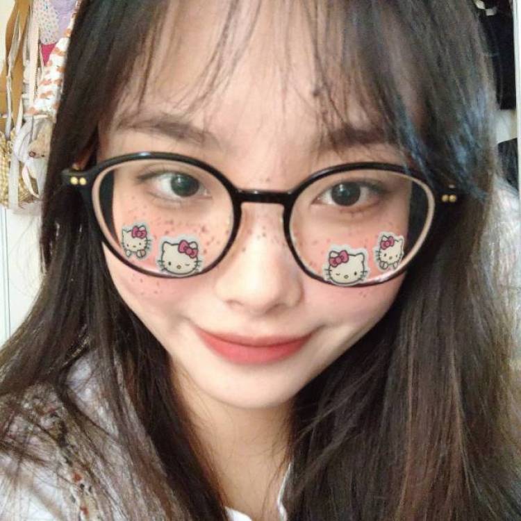织昂禾未.-河南省·信阳市·固始县--接寄拍，买家秀，身高153 体重97 还可以做美工，平面设计，PPT ***新人