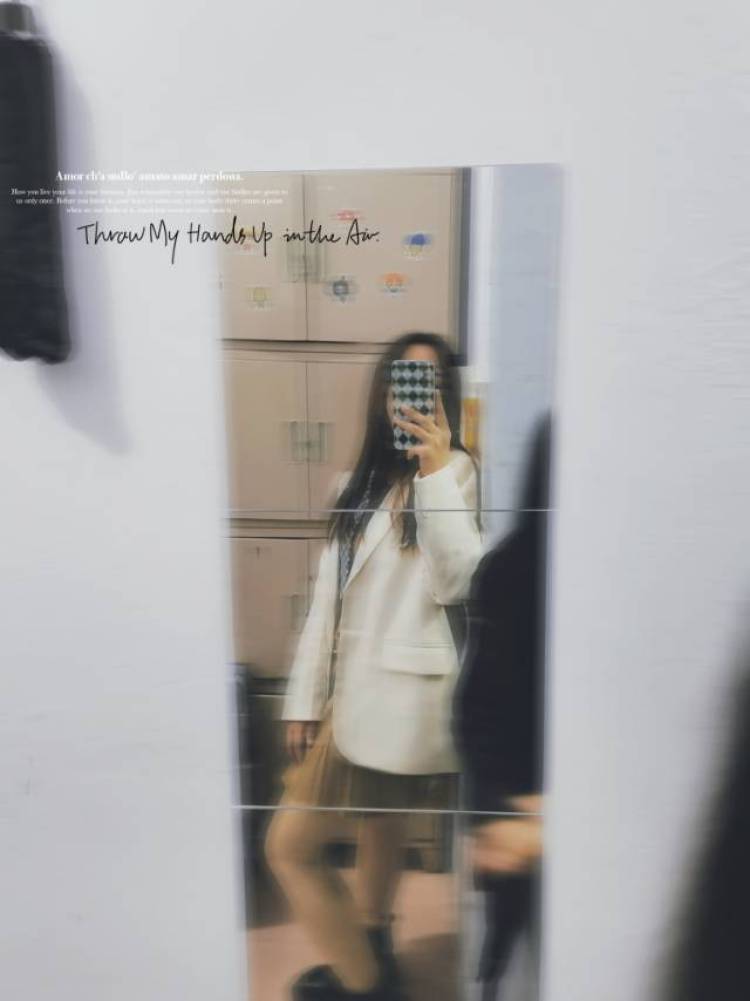 Whisper.-河北省·邯郸市·邱县-快手-学生党爱拍美美的照片📸，身高163体重115，可接寄拍和买家秀挣些零花钱，大家可来找我，我要接单