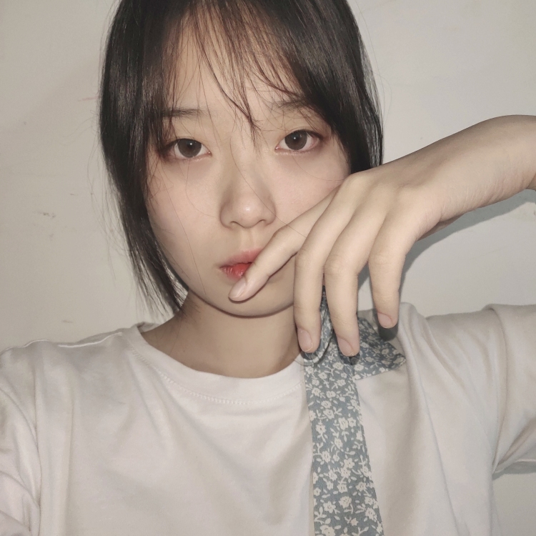 凡凡子.-湖北省·武汉市·江夏区-***-接寄拍,买家秀,视频剪辑。18岁,在校大学生,平时喜欢拍照,自己也很擅长拍照,性格活泼可爱,喜欢化妆,各种风格都可以驾驭,平时风格偏甜美,休闲,淑女。活力满满。