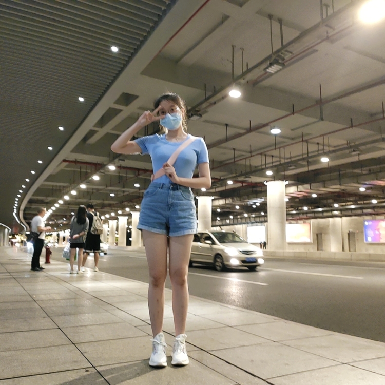凡凡子.-湖北省·武汉市·江夏区-***-接寄拍,买家秀,视频剪辑。18岁,在校大学生,平时喜欢拍照,自己也很擅长拍照,性格活泼可爱,喜欢化妆,各种风格都可以驾驭,平时风格偏甜美,休闲,淑女。活力满满。