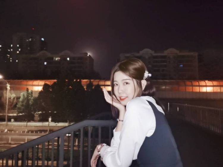 阿宁～-北京市·北京市·昌平区-抖音 微博 ***-身高172 体重106-108浮动，年龄23岁，素人，想接约拍，会p图，模特也可