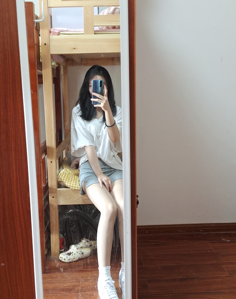 🌙-湖南省·长沙市·长沙县--淘宝逛逛种草，淘宝拼多多等正规渠道接单寄拍服饰鞋子美妆类型口红，其他渠道拒不接谢谢。让我提前交费的请不要欺骗我的感情。