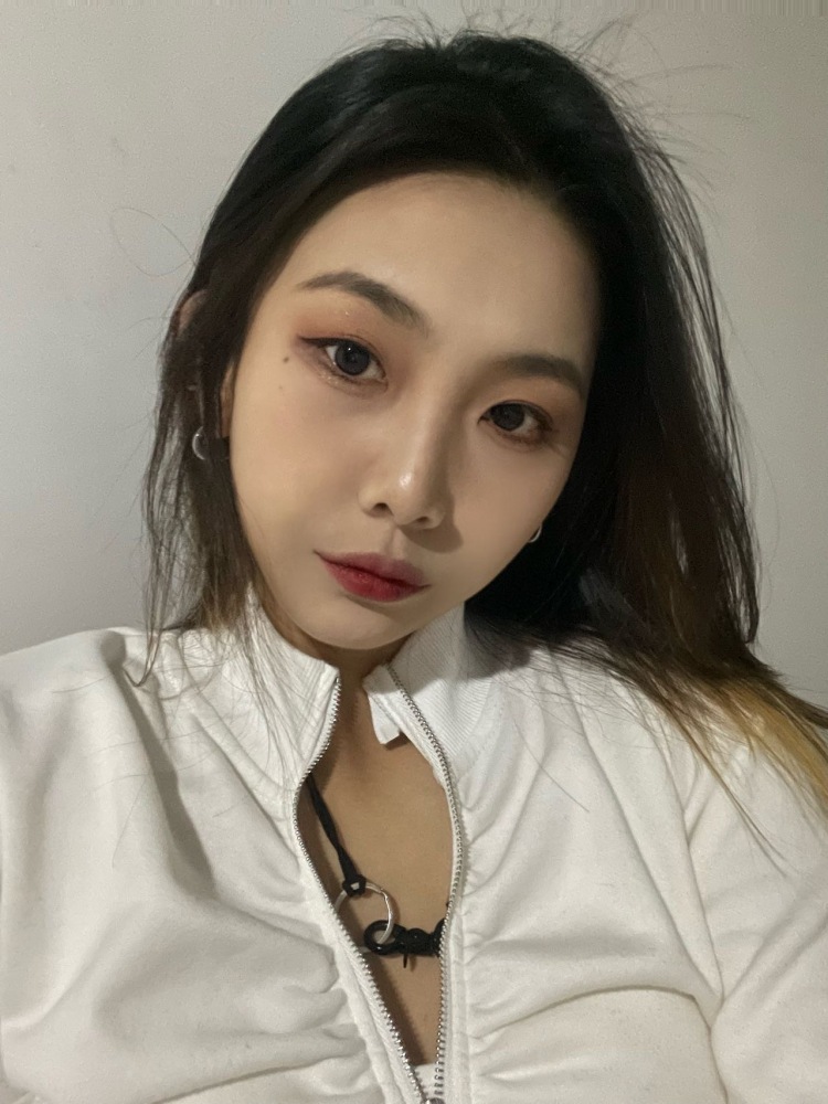赵1七七-辽宁省·沈阳市·和平区--可接寄拍 买家秀 瞳模 推广 会拍照会p图 现实174大个 嘎嘎权威 嘎嘎板正