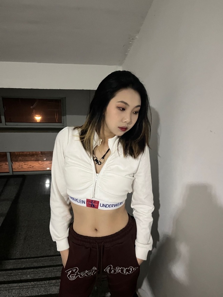 赵1七七-辽宁省·沈阳市·和平区--可接寄拍 买家秀 瞳模 推广 会拍照会p图 现实174大个 嘎嘎权威 嘎嘎板正