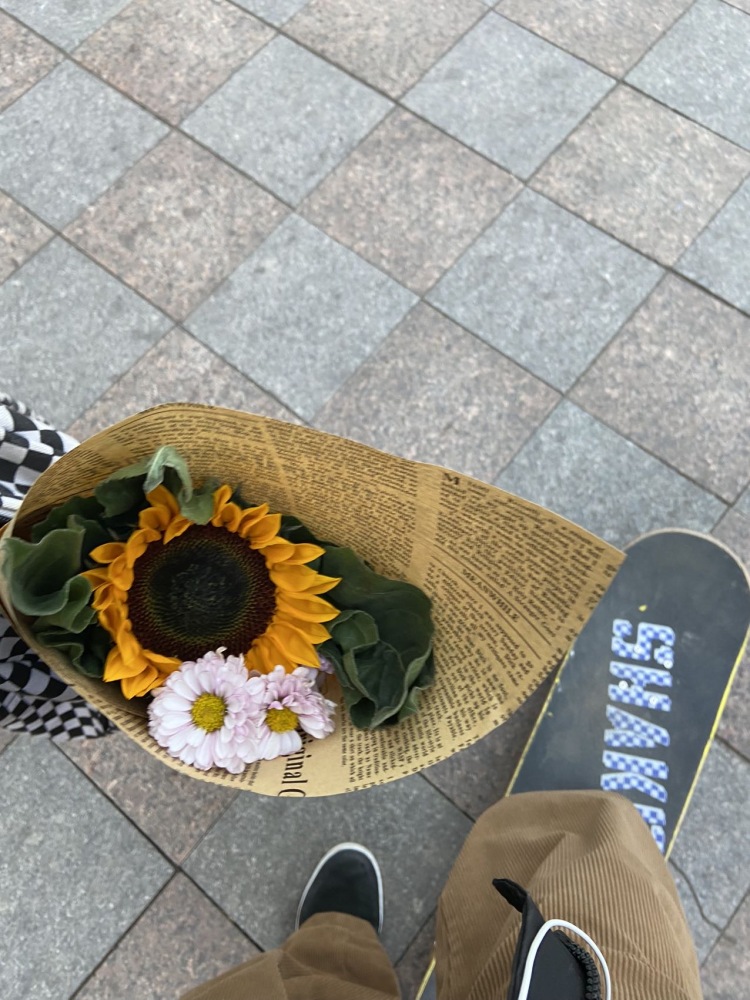 甲申-河南省·漯河市·源汇区-宇航员-我可以拍出充满少年感的买家秀,个人长得比较显小,拍照技术也不是很差,抖音粉丝不多才五百个,可以试试看我,费用少,性价比超高