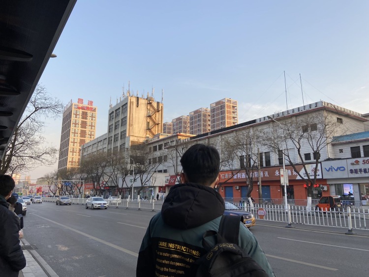 甲申-河南省·漯河市·源汇区-宇航员-我可以拍出充满少年感的买家秀，个人长得比较显小，拍照技术也不是很差，抖音粉丝不多才五百个，可以试试看我，费用少，性价比超高