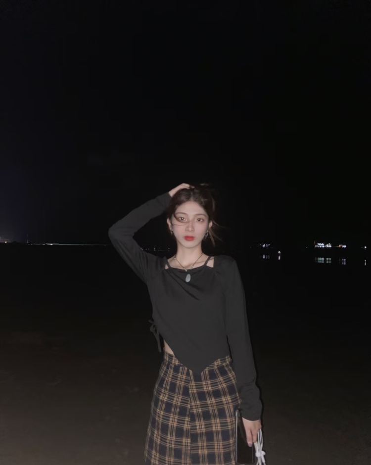 Q-广西壮族自治区·北海市·海城区-抖音,微博,***-大二在校生,美术专业,时间充裕
身高162,体重44
会化妆,p图,摄影
接寄拍,买家秀
(素人刚接触,便宜接!!!走过路过不要错过)