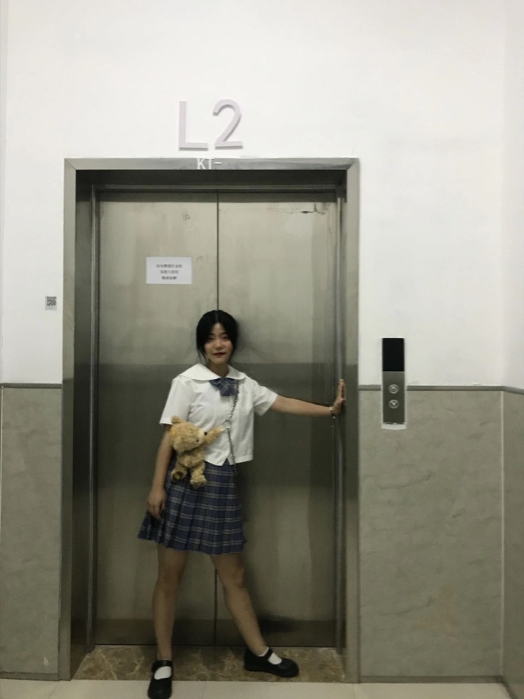 xiaoyu-江西省·上饶市·信州区--身高：165  体重：98    会弹吉他，钢琴  会唱歌 喜欢拍照有专业相机拍摄，想接寄拍 各位大佬看过来