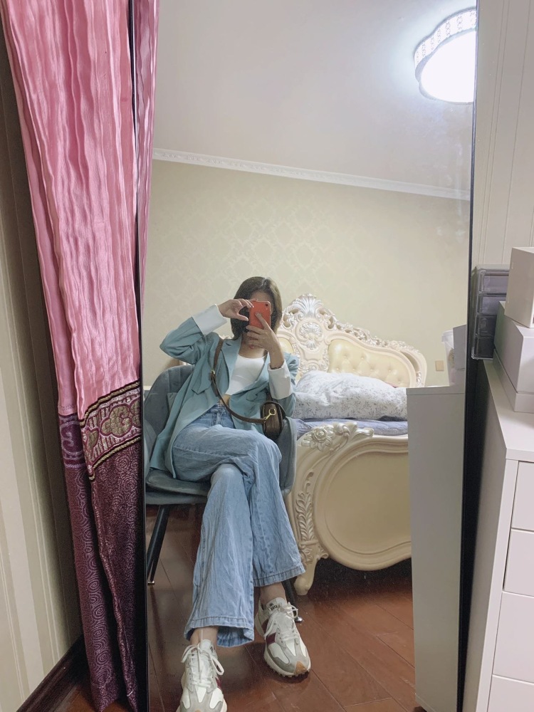Z。-江苏省·连云港市·海州区-抖音-大家好!我是新人一枚
可接:寄拍买家秀、短视频带货、免费试用
年龄:22
身高:170CM
体重:45KG
坐标:江苏连云港
艺名:瑶乐乐
体重:45KG
粉丝:6.4万(抖音)
# 模特# #网红