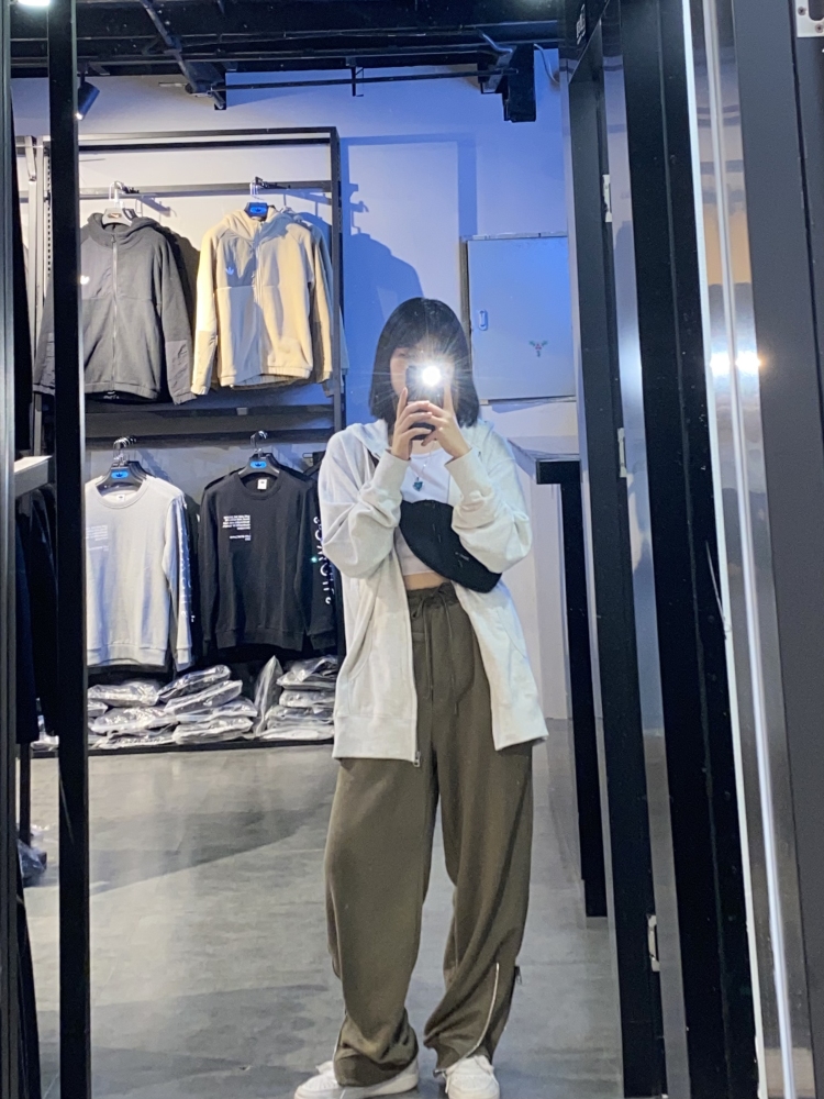 高冷的小林-广东省·佛山市·禅城区-抖音 *** -寄拍什么都可以,好沟通,买家秀,探店,什么都可我是素人可p图,不拖拉,
年龄:22
身高:159CM
体重:98