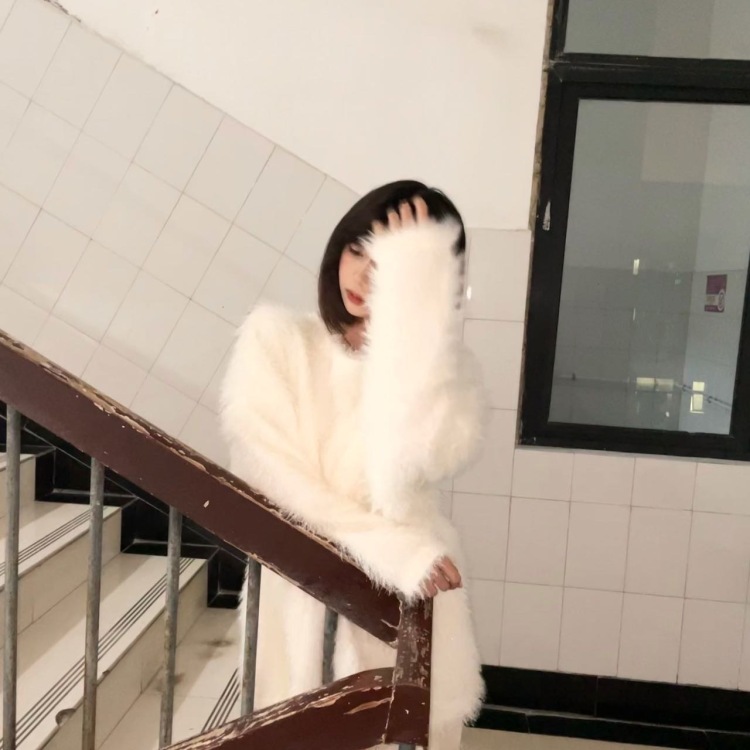 迷人-河南省·信阳市·浉河区--就单纯是个大学生 热爱拍照 也喜欢研究穿搭 假期没有事情干想做一些寄拍挣钱 而且这也是我的一个小愿望～