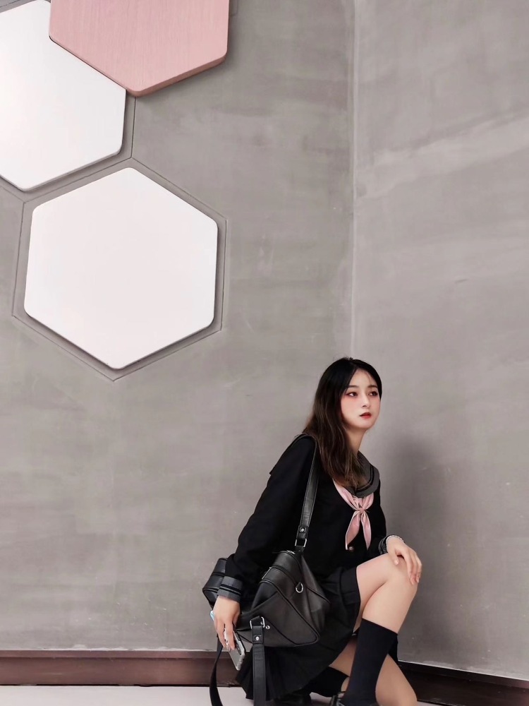 长辞-安徽省·滁州市·南谯区-快手-我身高160体重80，本人喜爱拍照，可拍全身半身，可以接寄拍类的很快出图