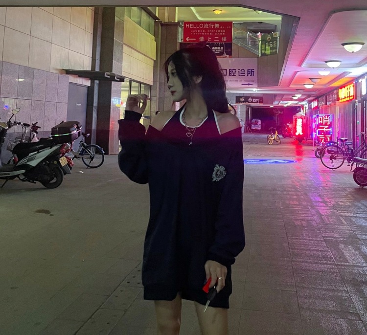 M.-山东省·济南市·市中区-抖音 快手-喜欢种草逛淘宝 喜欢搭配 身高165 体重46公斤 风格多变 偶尔玩一玩抖音 最大的热门60w浏览