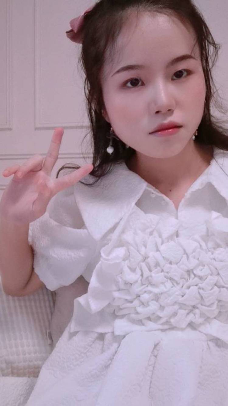Alita-四川省·攀枝花市·米易县-0-一个爱美、温柔、有责任心的花城女孩,接送拍单(服饰优先),也想往***穿搭达人方向发展。