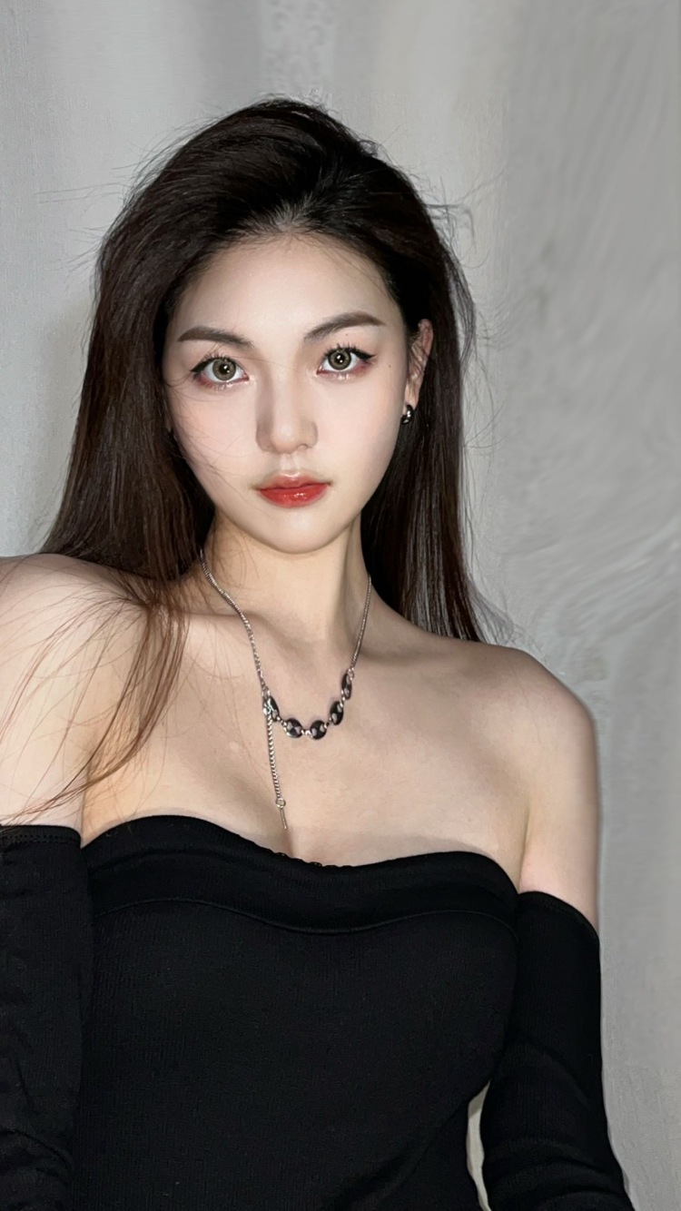 鱼儿能吹泡-北京市·北京市·顺义区-抖音 ***-身高172
体重51kg
接寄拍首饰，服装 美妆 都可
风格多样，高清出图，期待合作