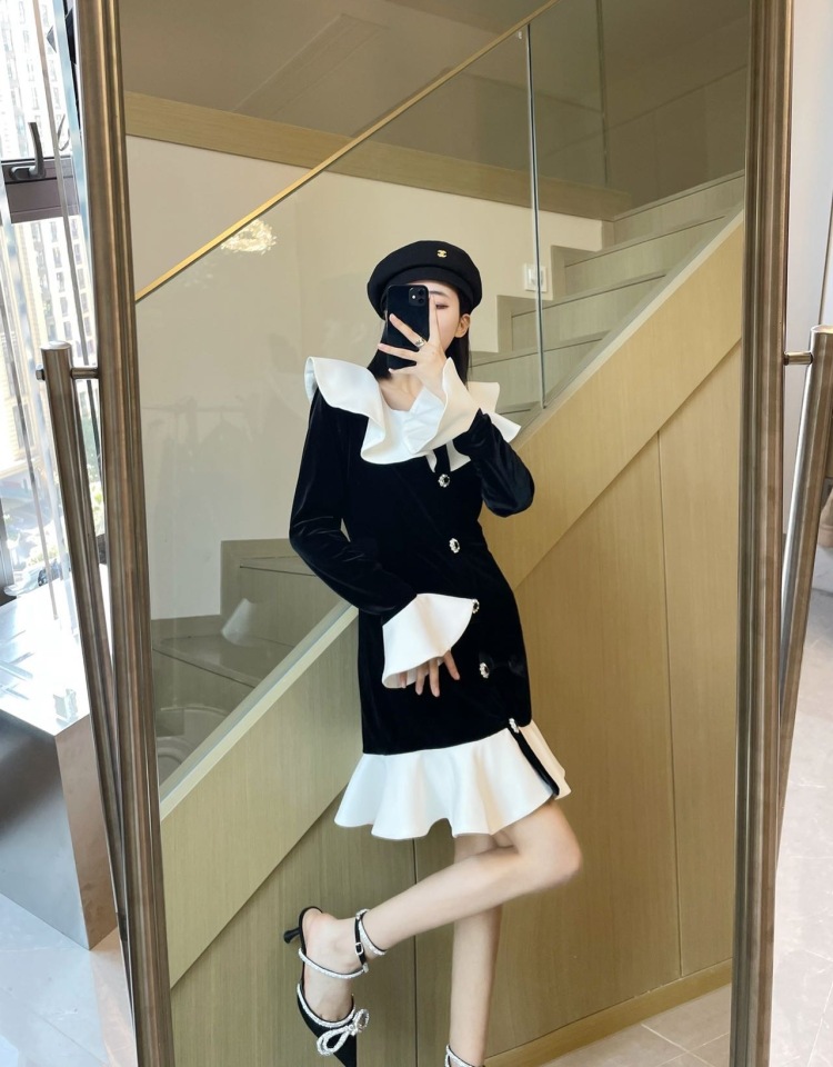 LML-浙江省·杭州市·上城区--年龄19
本人163 90
接寄拍 买家秀 出图快 会P图 饰品都可接 之前做模特穿版 风格多变根据老板们需求