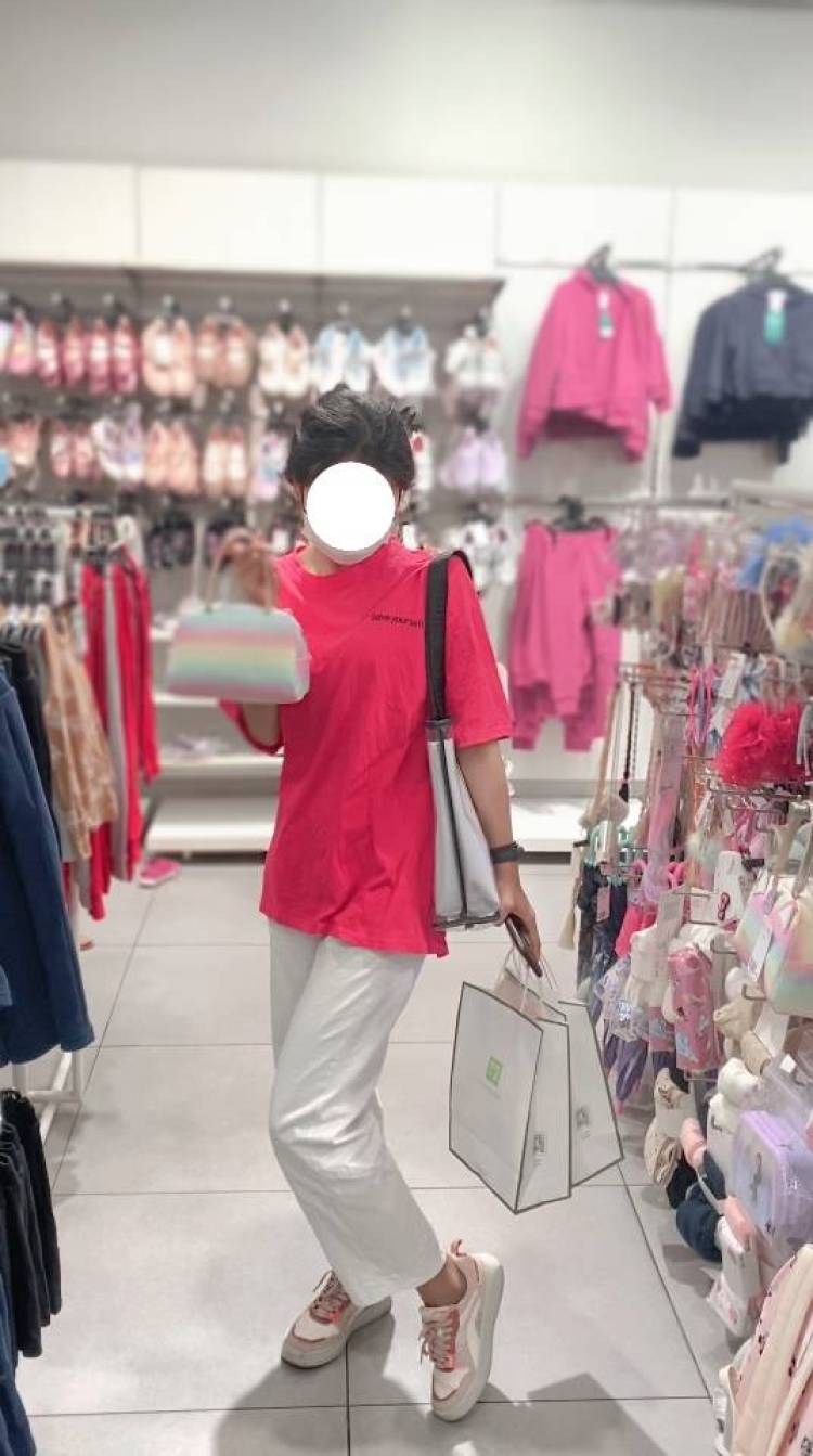 李小西-陕西省·西安市·未央区--学生党 身高165体重105 经常探店打卡 喜欢拍照 会做剪映,喜欢旅行,可以做买家秀模特,拍高质量照片,非诚勿扰,谢谢