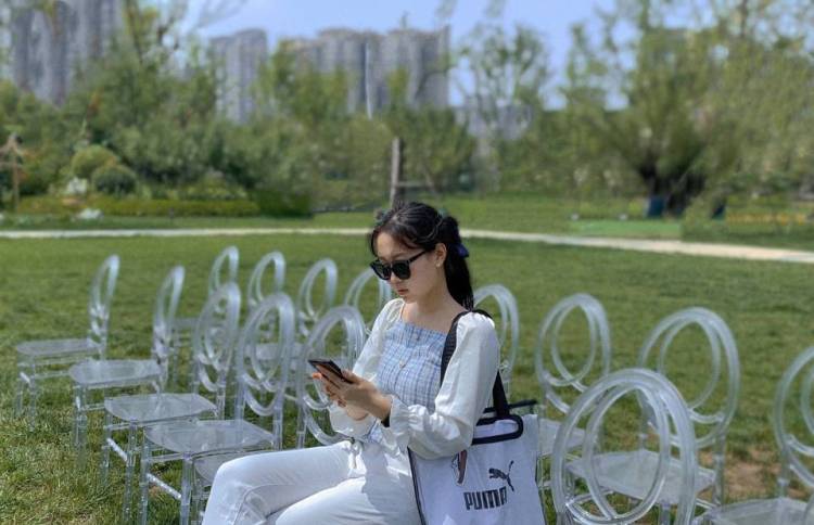 李小西-陕西省·西安市·未央区--学生党 身高165体重105 经常探店打卡 喜欢拍照 会做剪映，喜欢旅行，可以做买家秀模特，拍高质量照片，非诚勿扰，谢谢