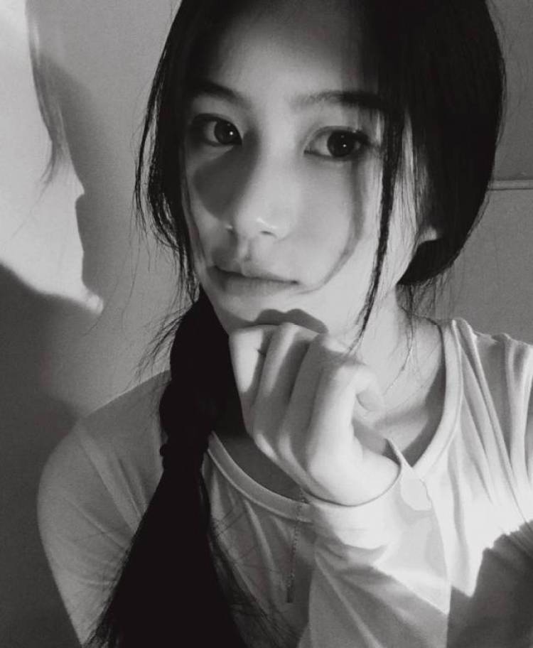 🙃-山东省·菏泽市·牡丹区-抖音 围脖 快手 ins-本人学生一枚 可以接单 网拍 寄拍 测评 等等一些任务 并且可以长期合作 会拍照 p图 唱歌跳舞 多才多艺 身材还可以 160 86 属于微胖 可以拍露脸以及不露脸的都可以 希望可以找我合作