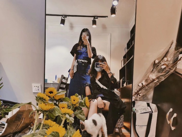 🐏:💤-吉林省·松原市·乾安县-抖音-拍照 素人模特 买家秀 掌握色彩搭配 本人注重穿搭 意境的烘托
欢迎诚信商家过来合作