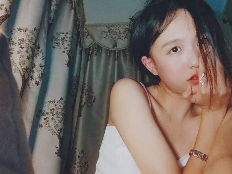 懿三心-广东省·梅州市·梅江区--身高164体重85腿长腰细颜正会拍会p审美在线
望接寄拍/约拍/送拍等 包括衣服/饰品/美瞳/美妆工具等等
艺名:🐈
身份:网红带货,我要接单
年龄:18
坐标:广东省·梅州市梅县区#学生# #网红#
