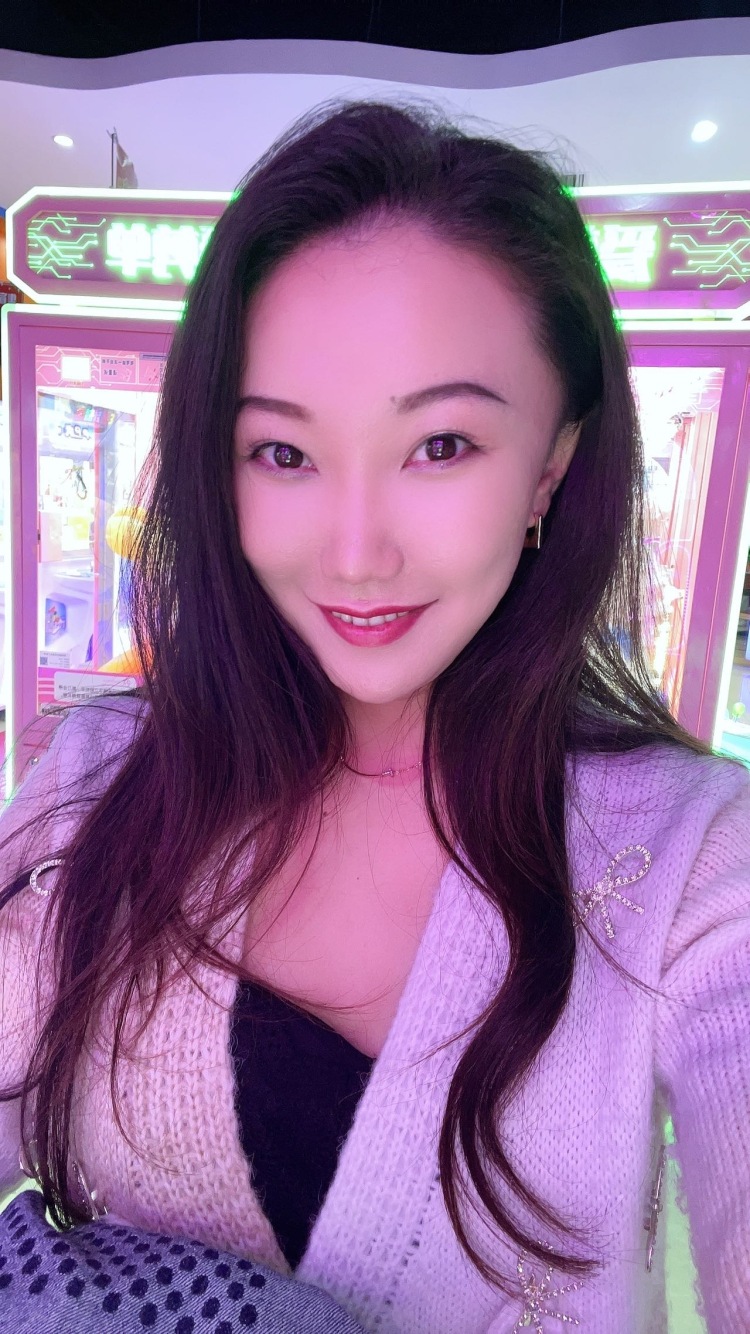乌丽雅苏-内蒙古自治区·呼伦贝尔市·海拉尔区-抖音-身高165 体重55
接瞳模,服装寄拍 效率高 事少😋